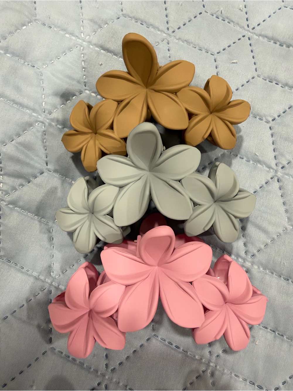 23 Assorted Clips - Picture 8 of 10